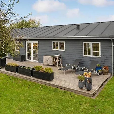 3 Bedroom Cozy In Prázdninový dům