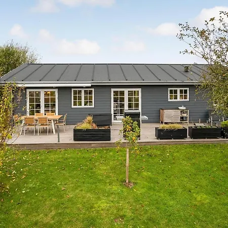 Prázdninový dům 3 Bedroom Cozy In