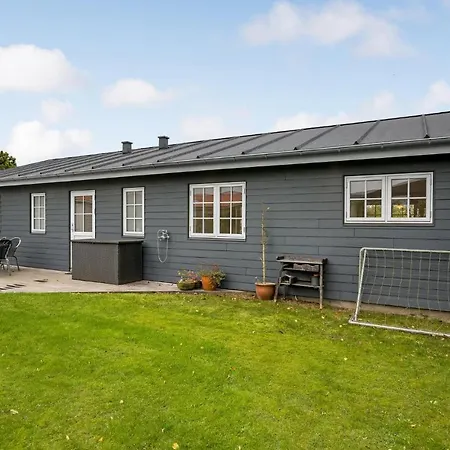 3 Bedroom Cozy In Prázdninový dům *