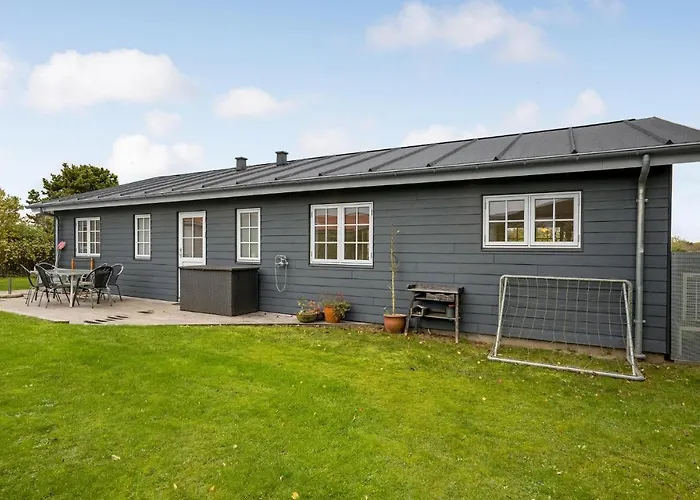 3 Bedroom Cozy In Prázdninový dům *